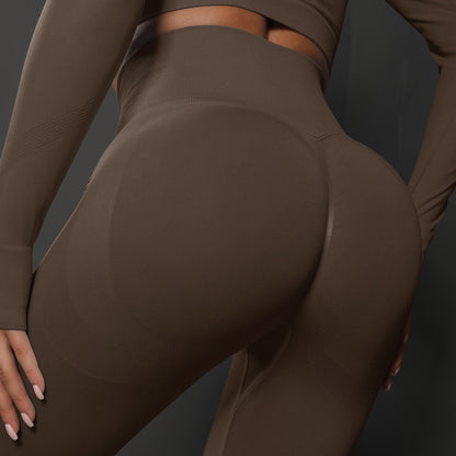 Seamless high-waisted leggings for yoga, perfect for exercise and running.