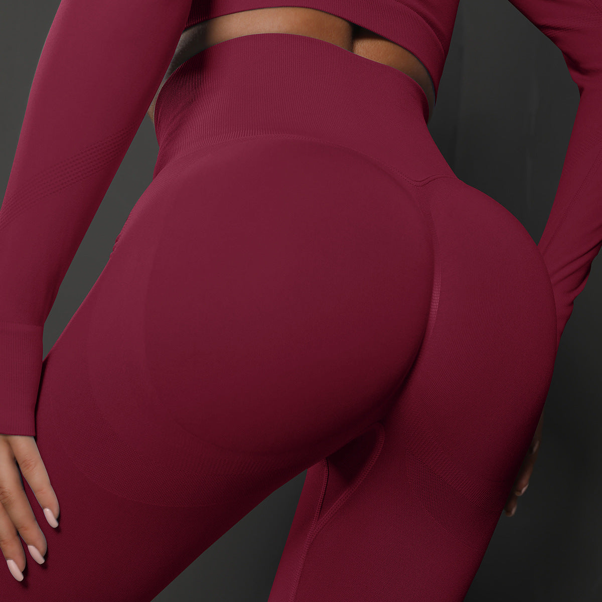 Seamless high-waisted leggings for yoga, perfect for exercise and running.