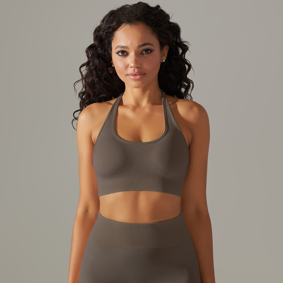 Seamless tight-fitting halter neck backless sports bra
