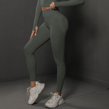 Seamless high-waisted leggings for yoga, perfect for exercise and running.