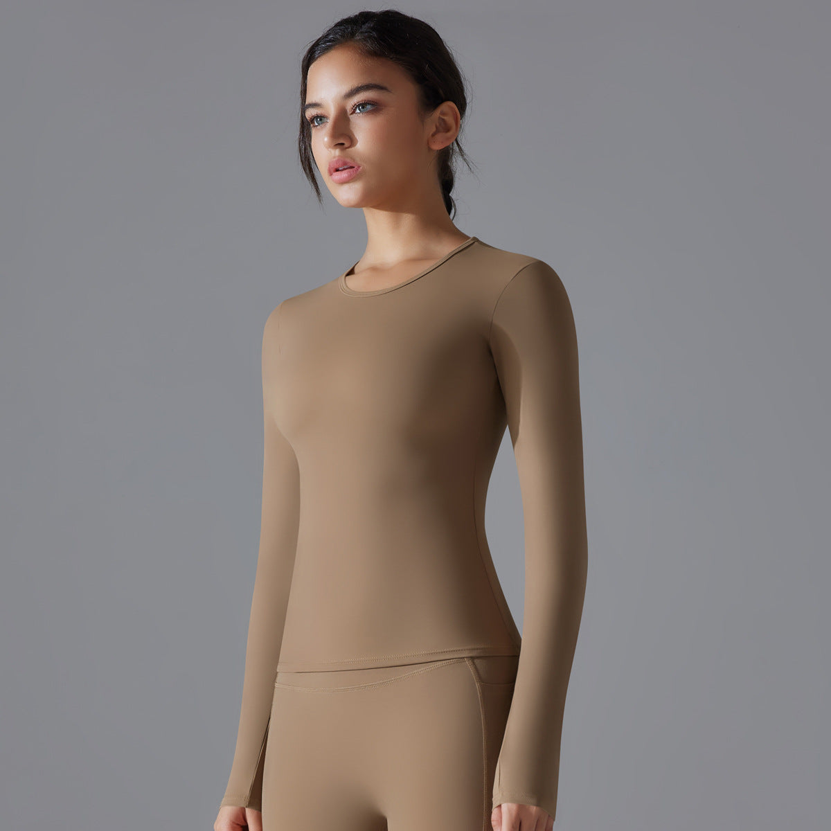 Long-sleeved, double-sided brushed, long yoga wear, breathable and suitable for sports.