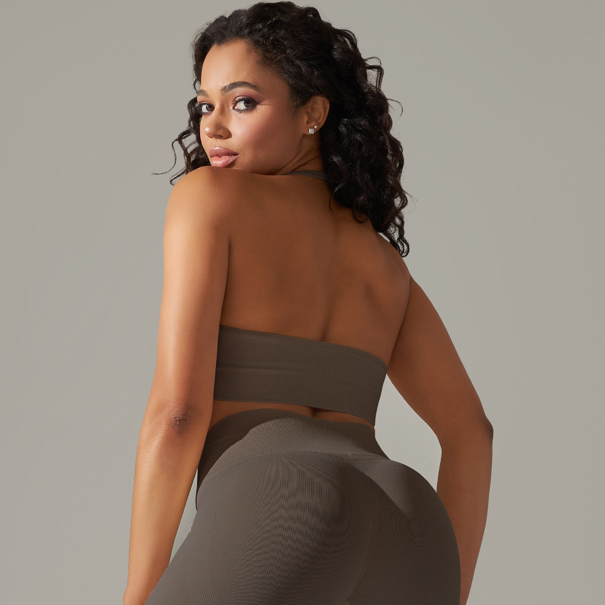 Seamless tight-fitting halter neck backless sports bra