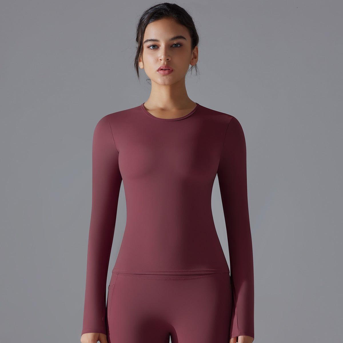 Long-sleeved, double-sided brushed, long yoga wear, breathable and suitable for sports.